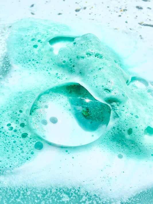 Summer Salt Body Crystal Bath Bomb - Aquamarine - Lemongrass
