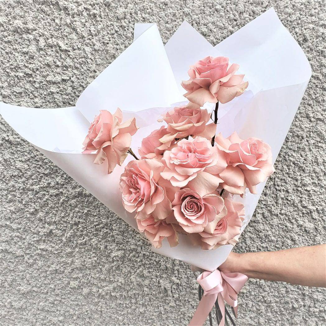 Roses En Masse - 12 Reflexed Roses | BLOOMHAUS MELBOURNE